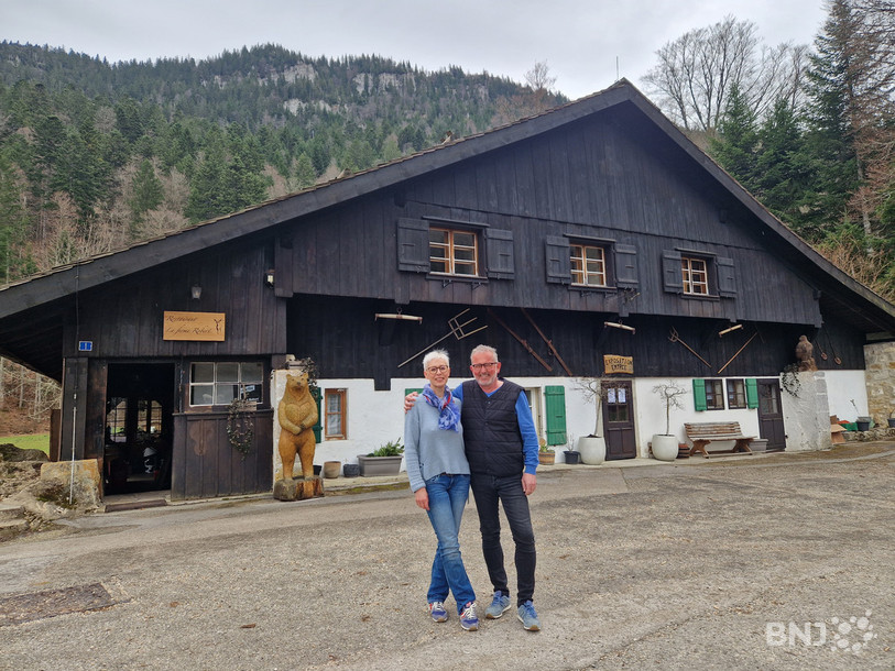 Olga et Jean-Daniel Montandon, nouveaux tenanciers de la Ferme Robert.