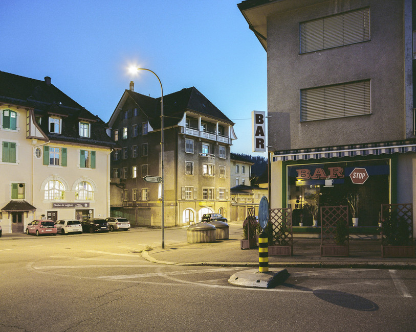 La photo de couverture de la revue Intervalle, prise au croisement de la rue de la Gare et de celle H.F. Sandoz à Tavannes. (Photo: François Vermot)