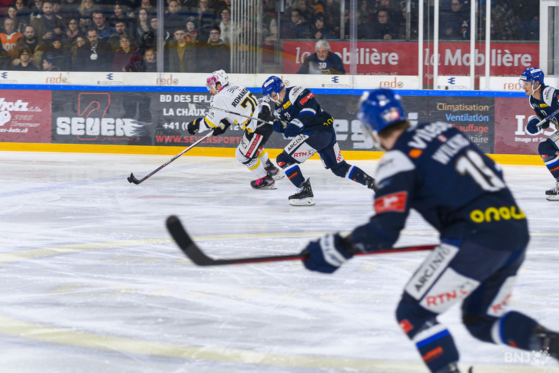 La tension est palpable entre supporters chaux-de-fonniers et ajoulots.