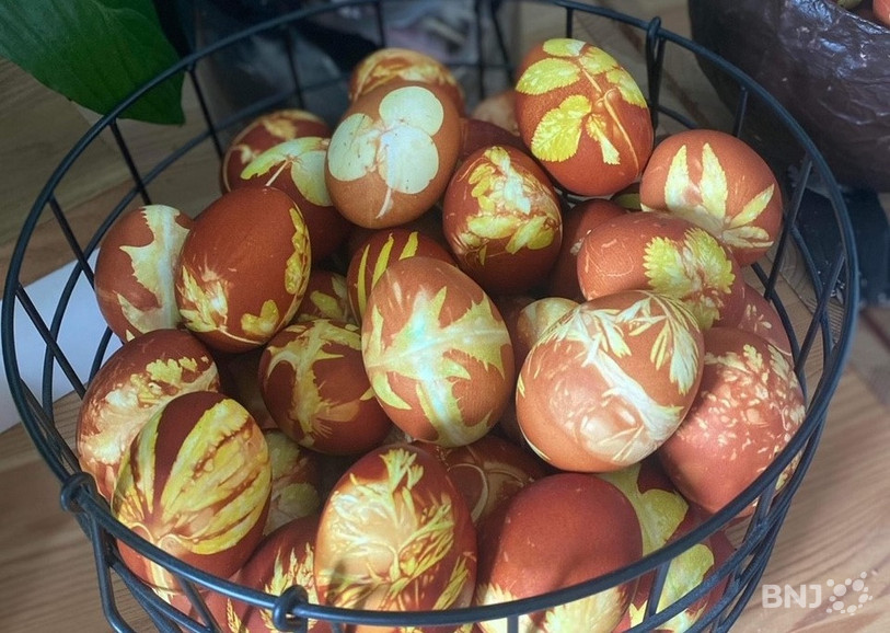 Les herbes appliquées contre les coquilles laissent apparaître de magnifiques motifs.