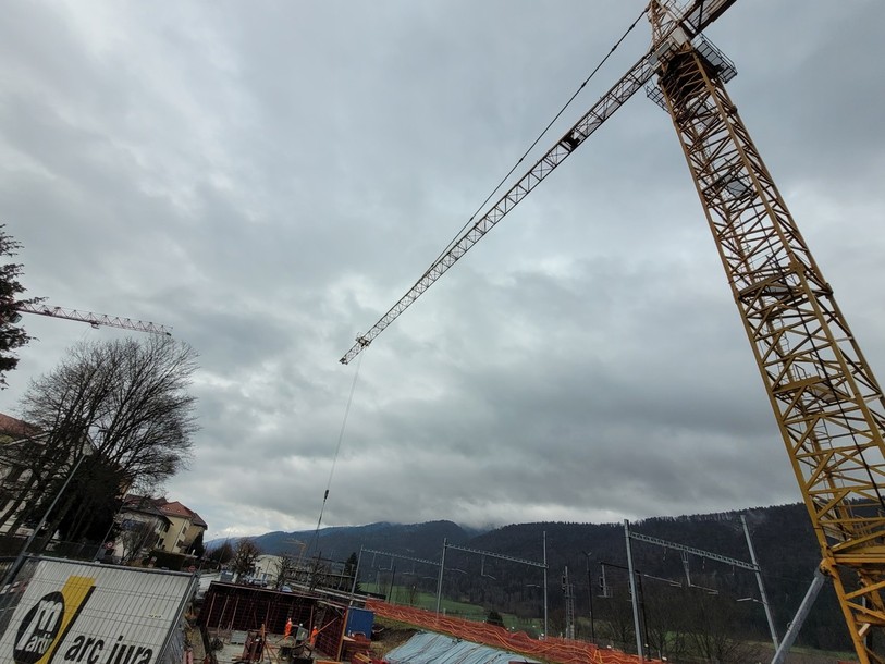 La grue que manipule Giancarlo Piovesan à St-Imier.