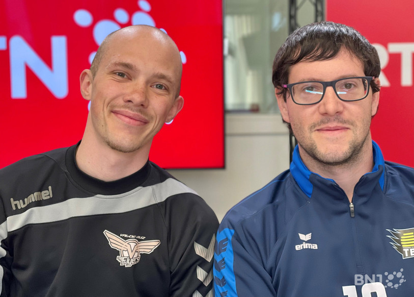 De gauche à droite : l'entraîneur des Flyers Matthieu Helfer et le président des Beehives Gael Sieber étaient invités dans La Matinale ce vendredi.
