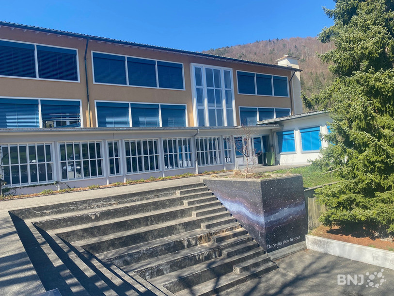 Les parents d'écoliers de la Couronne prévôtoise ne devraient pas être obligés d'envoyer leurs enfants à l'école secondaire de Moutier, estiment les motionnaires.