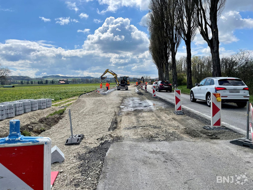La piste cyclable de 3,5m de large sera bordée de végétation et clairement séparée de la route. Elle devrait être prête pour l'été.