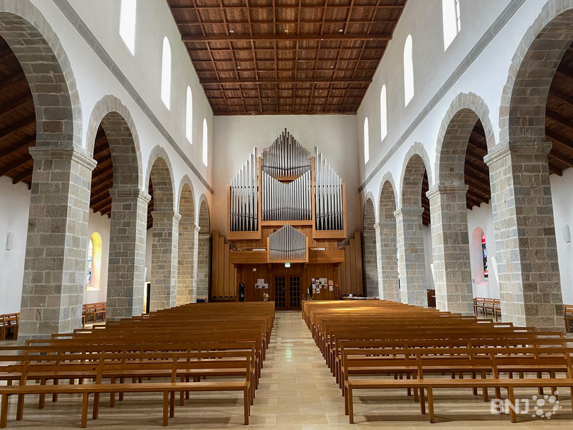 C'est dans le cadre majestueux de la Collégiale St-Germain que l'association entend développer une partie de ses activités culturelles.