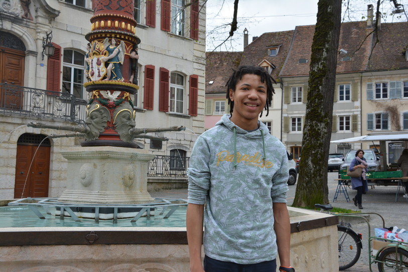 Mathys Douma participe à la finale du Concours national de Science et jeunesse à St-Gall.