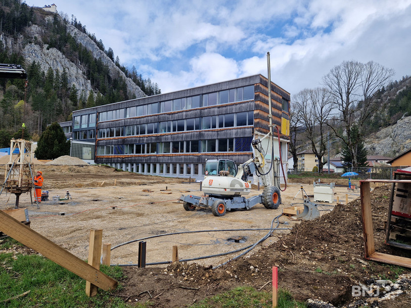 Les travaux du collège de Longereuse vus depuis l'est du bâtiment.