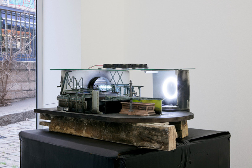 Mathis Altmann utilise des déchets urbains pour créer ses maquettes sonores. (Photo: Jesús Alberto Benitez.)
