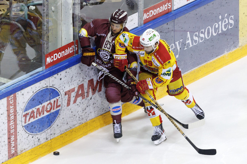 La dernière empoignade entre le HC Bienne de Beat Forster et le Genève-Servette de Marco Miranda déterminera le nom du champion de Suisse (photo : KEYSTONE/Salvatore Di Nolfi).