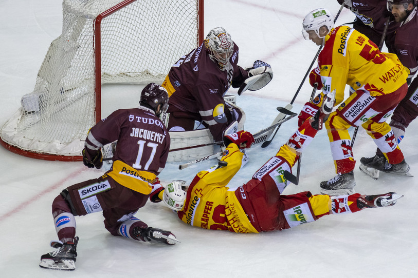 À l’image d’Elvis Schläpfer et de Viktor Lööv, le HC Bienne a tout tenté mais s’est heurté à une très solide formation de Genève (photo : KEYSTONE/Martial Trezzini).