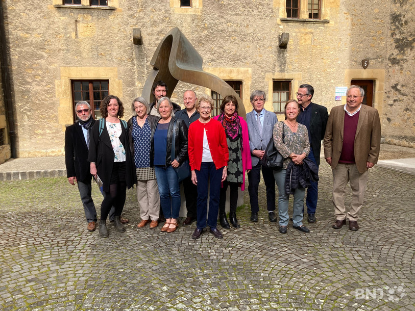 Les descendants de Fritz Courvoisier étaient réunis au Château de Neuchâtel vendredi après-midi.