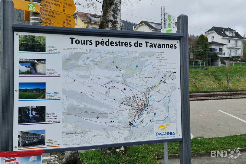 Les marcheurs peuvent trouver toute les informations nécessaires avant de partir en balade sur la place de la Gare, lieu de départ des cinq circuits.
