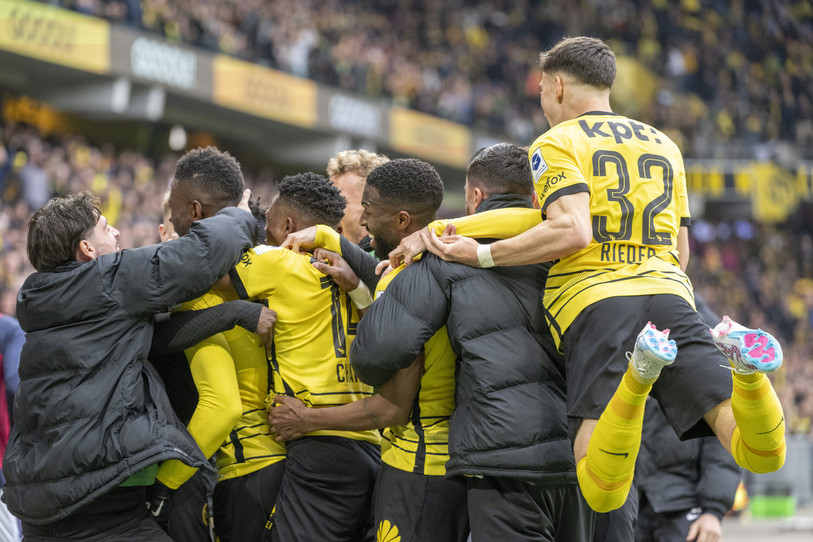 Les joueurs de Raphaël Wicky peuvent exulter, ils sont champions de Suisse. (KEYSTONE/GEORGIOS KEFALAS)