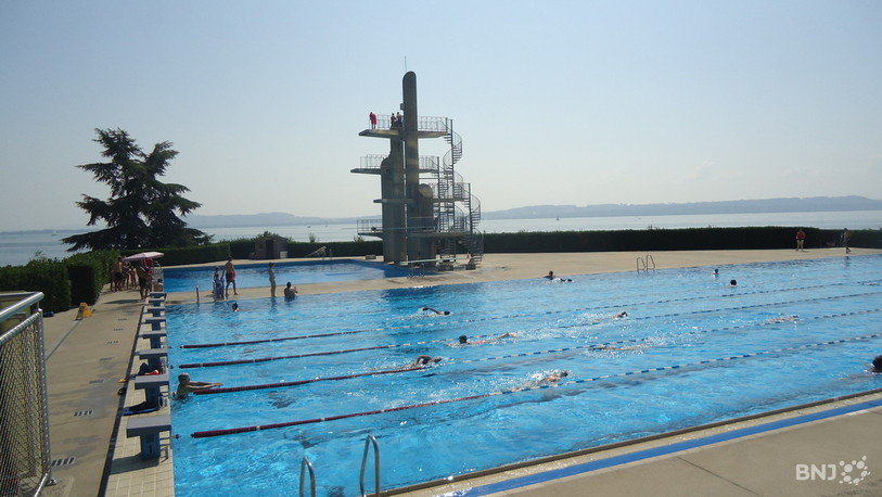Au Nid-du-Crô, seule la zone d'eau ludique reste chauffée. Le bassin olympique et l'espace de plongeoir ne sont pas tempérés. (photo : archives)