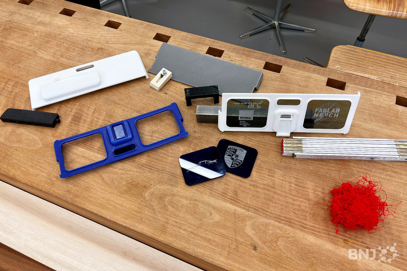 Plusieurs prototypes sont conçus avant d'arriver au résultat final (ici en bleu).