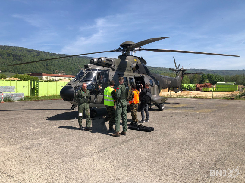 C'est à bord d'un hélicoptère Super Puma (TH06) que les dirigeants de l'opération LUX 23 sont arrivés sur le site de Cressier jeudi matin.