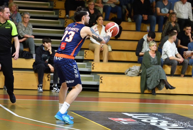 Juan Esteban de la Fuente et Union Neuchâtel feront face à Massagno en demi-finale des play-off de Swiss Basketball League. (Photo : archives).