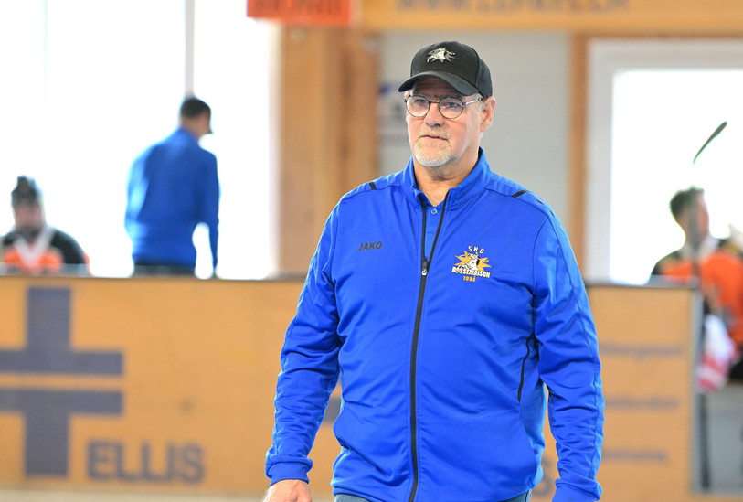 L'entraîneur du SHC Rossemaison Hans-Ueli Röthlisberger est très satisfait du début de saison de ses hommes (photo : Georges Henz).