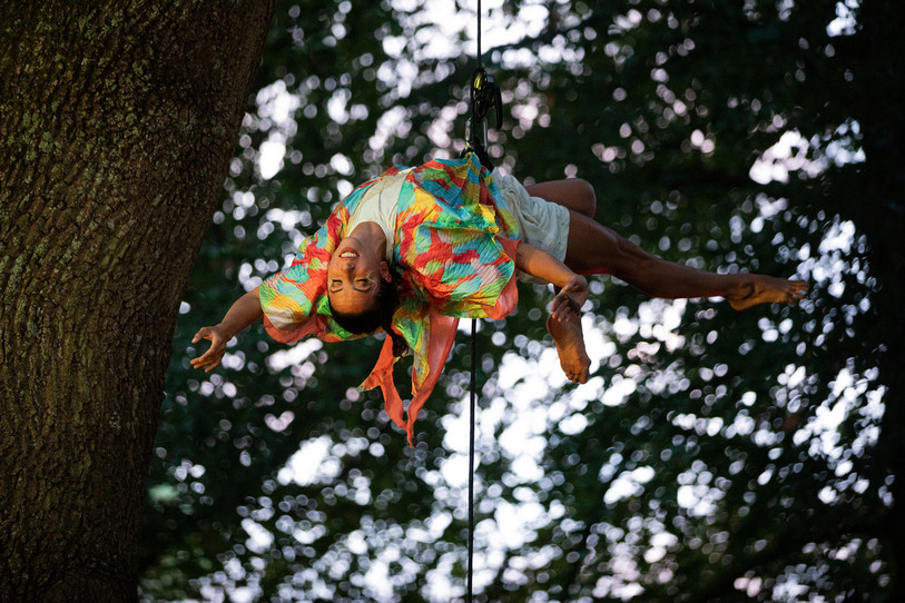 La compagnie de danse aérienne öff öff se produira le dimanche 14 mai au Café du Soleil à Saignelégier dans le cadre de la Fête de la Danse. (Photo: Eleni Kougionis)