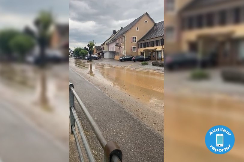 La rue de l'Eglise a dû être fermée à la circulation. (Photo : Auditeur reporter)