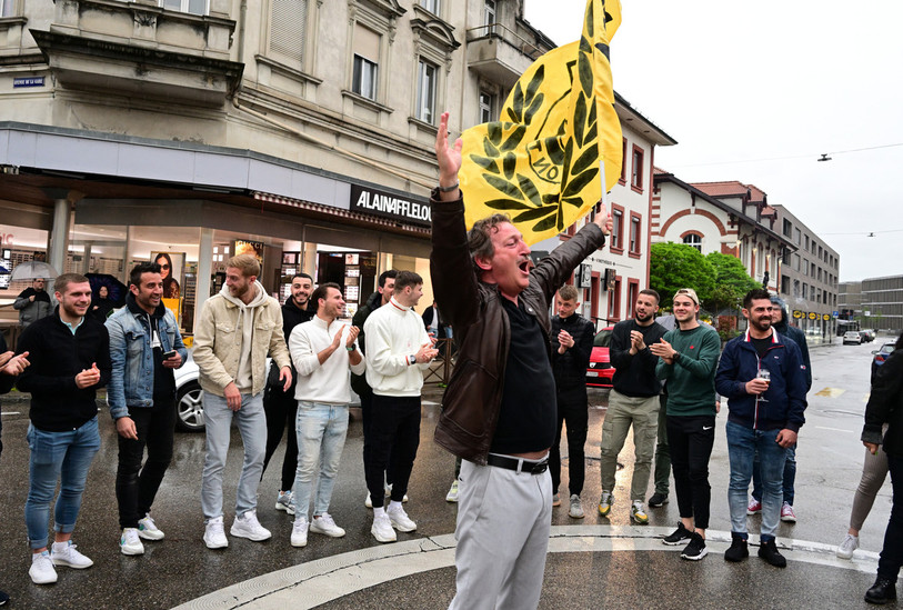 Les SR Delémont fêtent leur promotion.(Photo : Georges Henz)