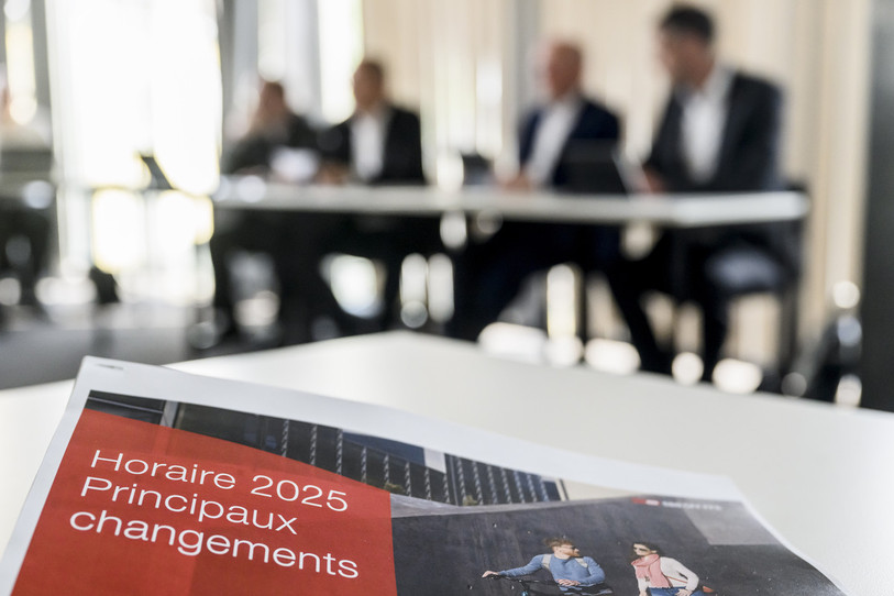 Le nouvel horaire 2025, présenté vendredi dernier par les CFF, continue de faire grincer des dents. (Photo : KEYSTONE/Jean-Christophe Bott)