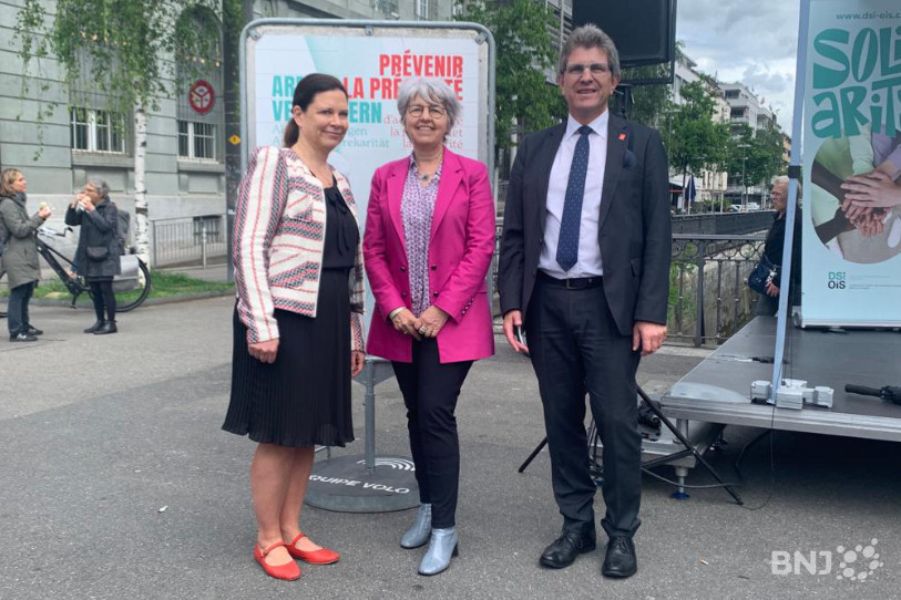 De gauche à droite : la conseillère municipale en charge de l'action sociale Natasha Pittet, la conseillère fédérale Elisabeth Baume-Schneider et le maire de Bienne Erich Fehr. 