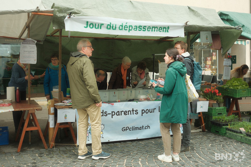 Les grands-parents pour le climat étaient notamment à Delémont samedi matin pour rencontrer la population.