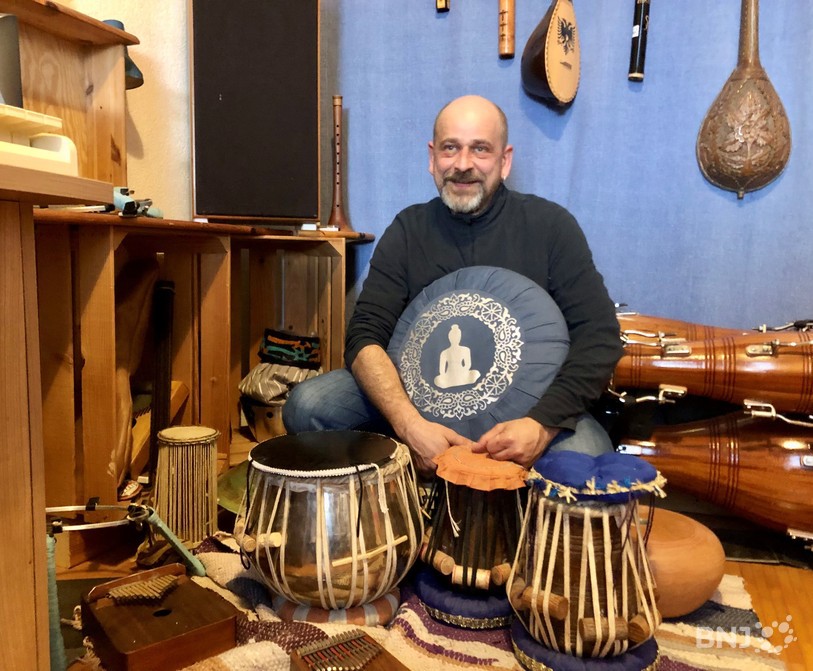 Christophe Cedolin entoué de ses instruments