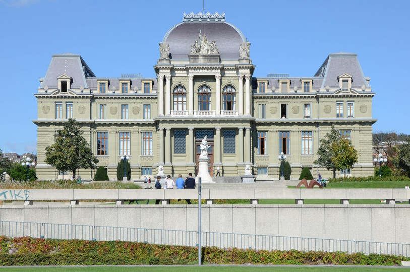 Un luthier neuchâtelois a été condamné pour avoir soutiré plusieurs millions de francs à des investisseurs. (Photo : CC BY-SA / Jlf cleaner )