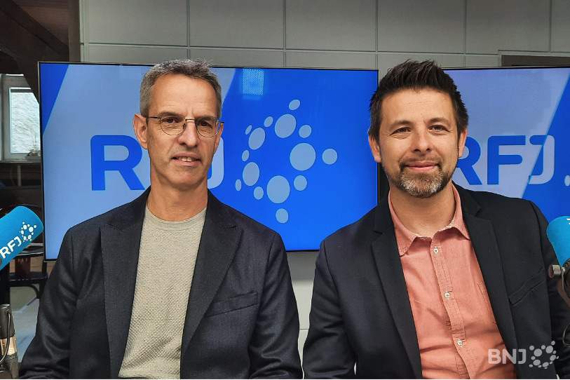 Invités dans La Matinale, Claude Maitre (à gauche) et Loïc Stalder (à droite) ont évoqué le succès de la collaboration entre la Division technique et la Division commerciale du CEJEF