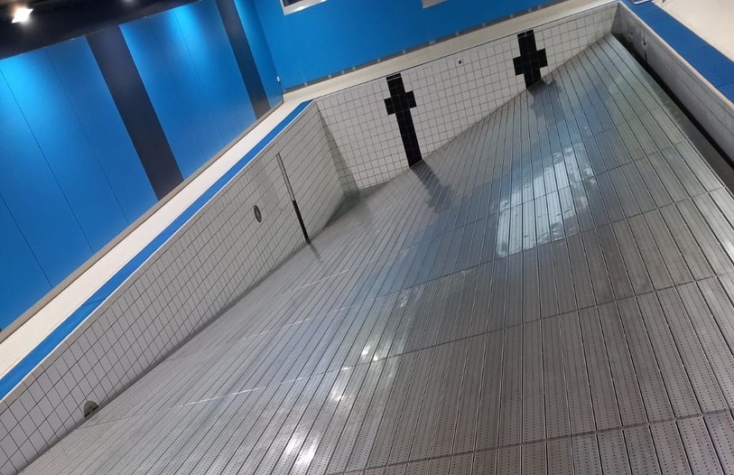 L'état actuel de la piscine couverte de St-Imier. (Photo : Olivier Zimmermann)