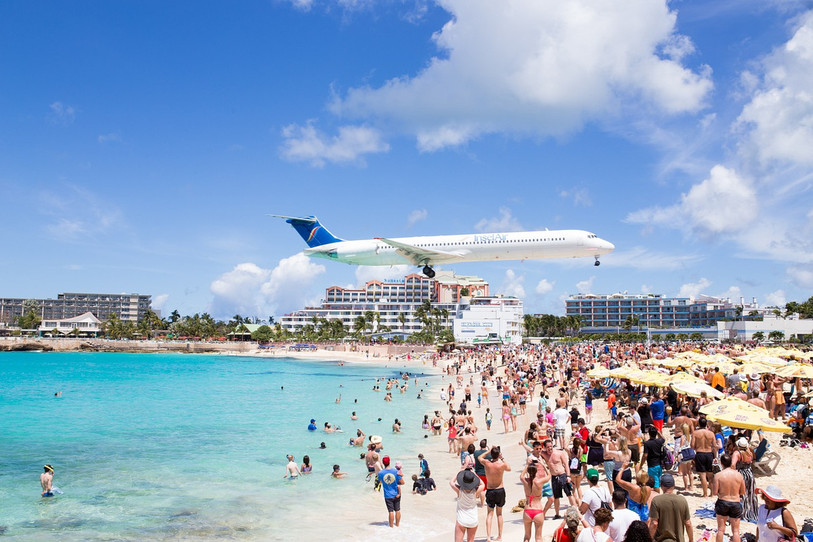 Il faut prévoir un budget plus important cette année pour s'envoler sur une plage lointaine (photo d'illustration: libre de droit).