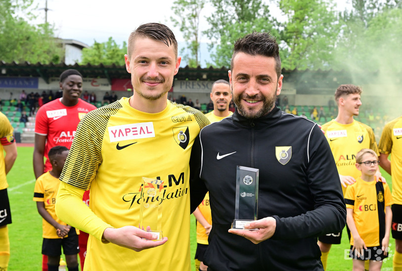 Martin François et Anthony Sirufo ont été élus respectivement meilleur joueur et meilleur entraîneur du Groupe 2 de 1re Ligue. (Photo : Georges Henz)