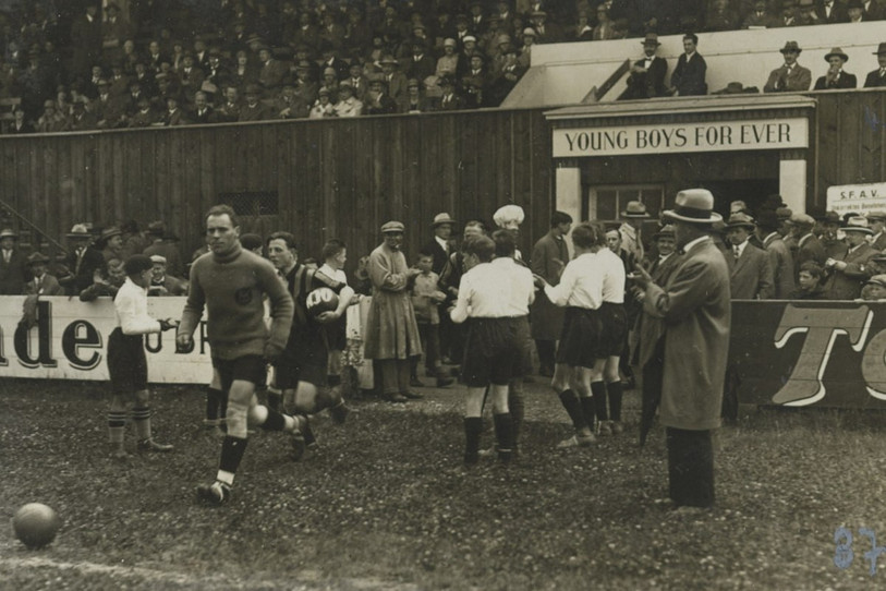 C'est en 1925 que les Young Boys s'installent dans leur stade au Wankdorf. Match YB-GC, 13 juin 1926. (Photo YB Museum).