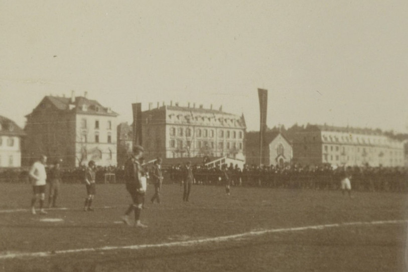 YB lors d'un match avec le Musée d'Histoire de Berne à l'arrière, le 29 octobre 1905. (Photo : YB Museum)