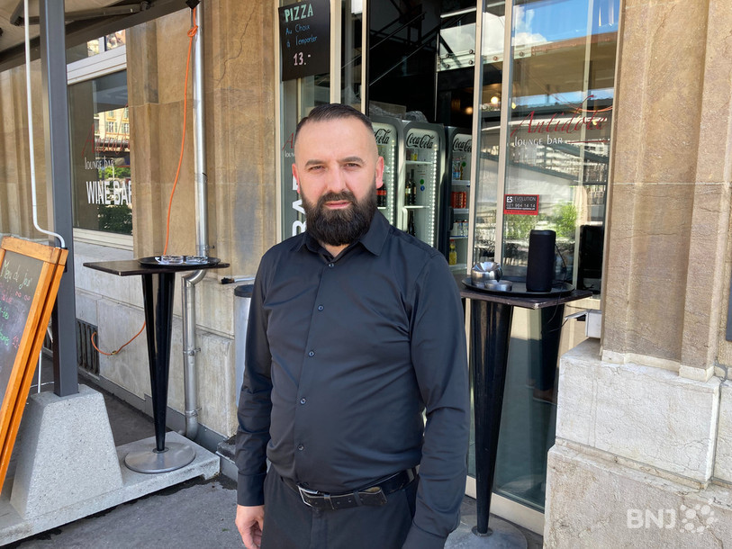 Irfan Hoxha, gérant du bar L’Antidote à la gare de Neuchâtel. 