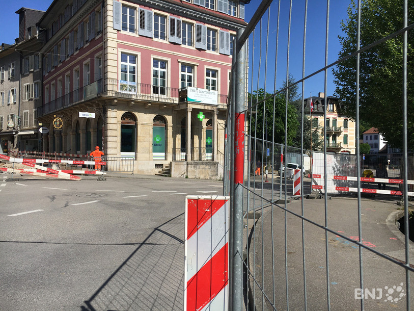 La place des Bennelats voit fleurir les barrières de chantier.