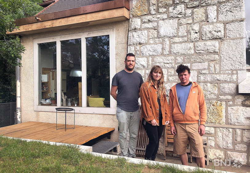 Sébastien Doutaz, Marie-Morgane Adatte et Clément Borel, membres de l'association La Station, devant leurs nouveaux murs.