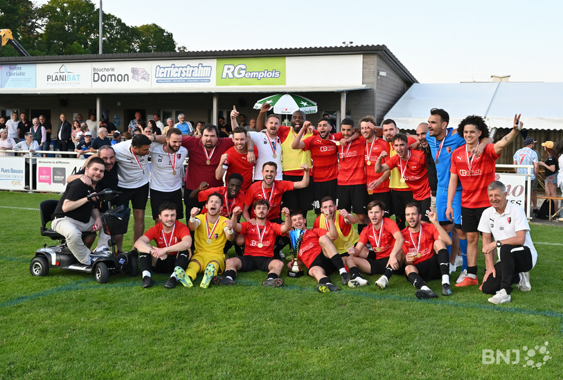 Le FC Porrentruy a gagné la Coupe jurassienne lundi à Alle (photo : Georges Henz).