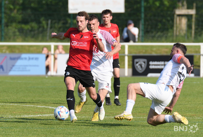 Ken Steullet et le FC Porrentruy ont devancé Diaspora et son capitaine Drilon Loshi (photo : Georges Henz).