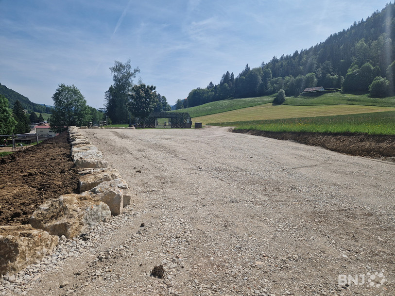 Le site qui accueillera les 18 trous du mini-golf de La Robella à Buttes. Les pistes seront posées courant juin.