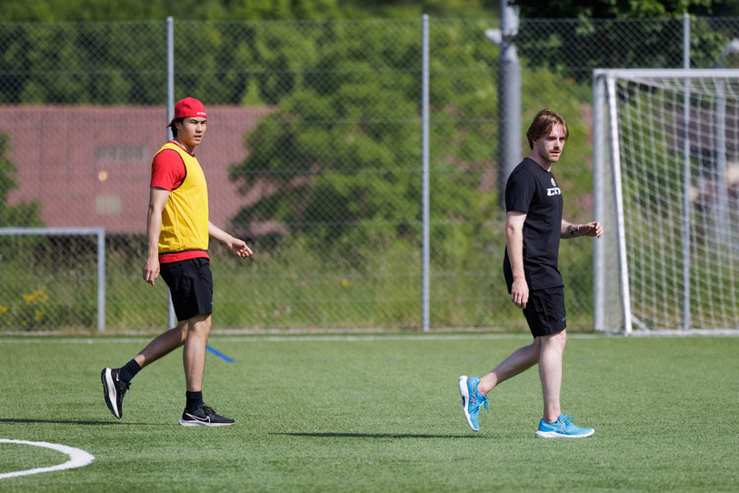 Liekit Reichle (à gauche) et Ian Derungs, deux recrues, étaient présents pour la reprise. (Photo : Nik Egger)