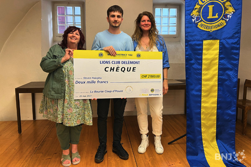 Steven Halaghia a reçu la bourse pour son projet de site internet de vente de vêtements de marque de deuxième main. (Photo : Lions Club).