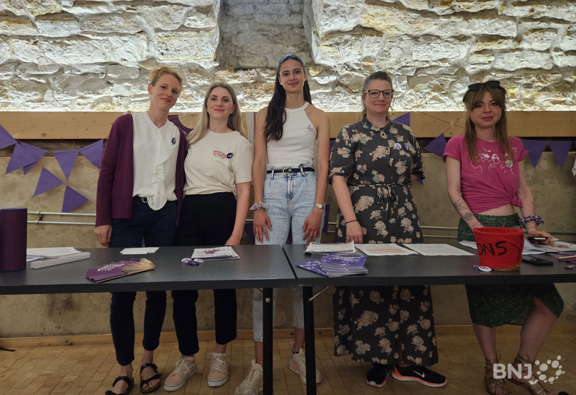 Des membres du collectif neuchâtelois pour la grève féministe.