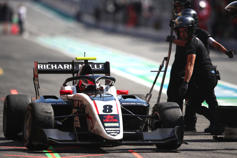 Grégoire Saucy a dû passer par les stands après une crevaison lors de la course principale dimanche à Barcelone. (Photo: / Joe Portlock - Formula 1 Kontributor via Getty Images).