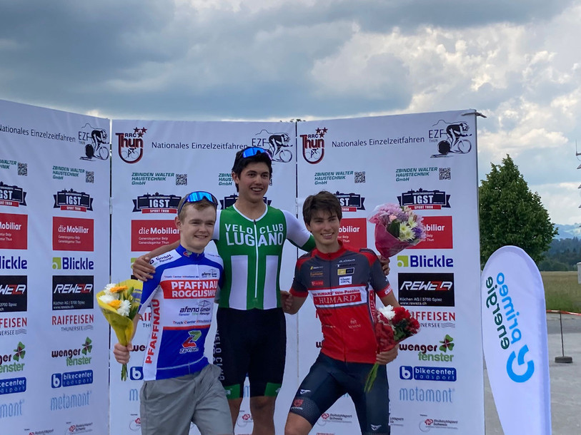 Nolan Donzé, à droite, a pris la 3e place d'un contre-la-montre dimanche. (Photo: Team Humard Vélo Passion).