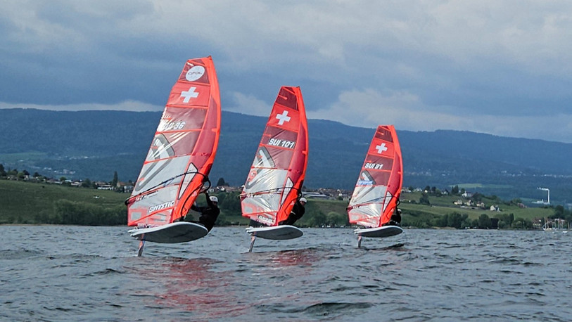 Chloé Huguenin, Noam Kobel et Loïc Huguenin en plein action. (Photo sp)