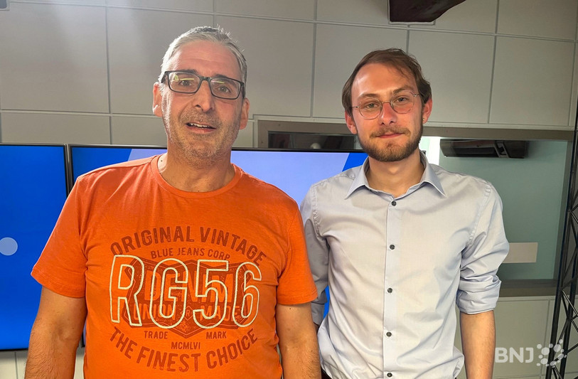 Le député UDC Yves Gigon (à gauche) et le président des Jeunes PLR Anael Lovis ont débattu ce mercredi sur RFJ.