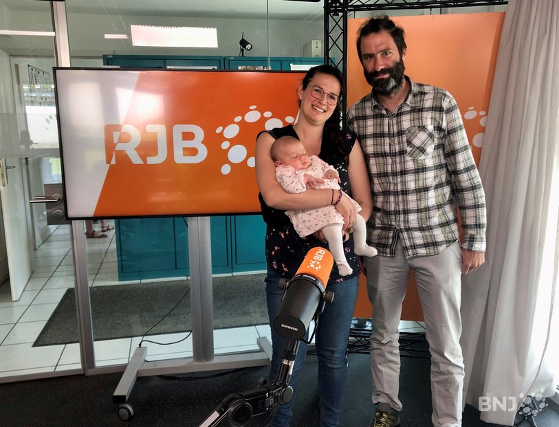 Davina, Joël avec la petite Kim, 8 semaines